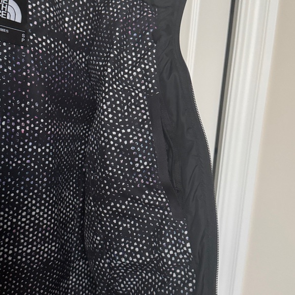 The North Face Women's Black Puffer Jacket - Picture 6 of 6